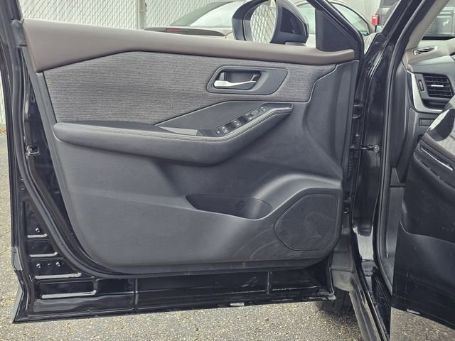 Used 2023 Nissan Rogue SV image 14