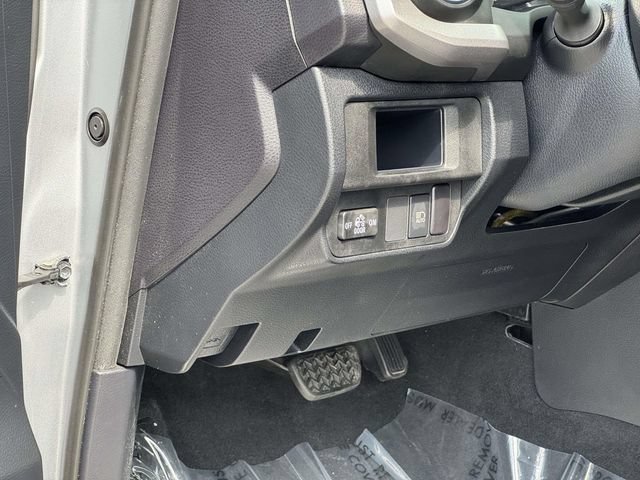 Used 2018 Toyota Tacoma SR5 w/ Four Season Floor Mat Package AWD/4WD image 28