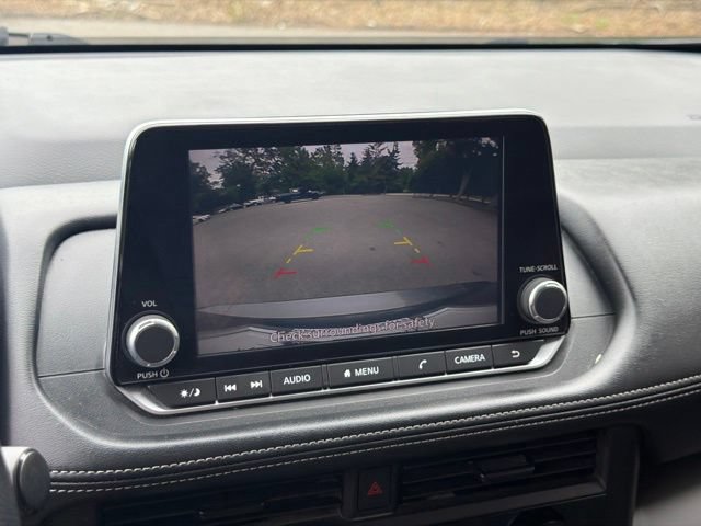 Used 2024 Nissan Rogue S FWD image 38