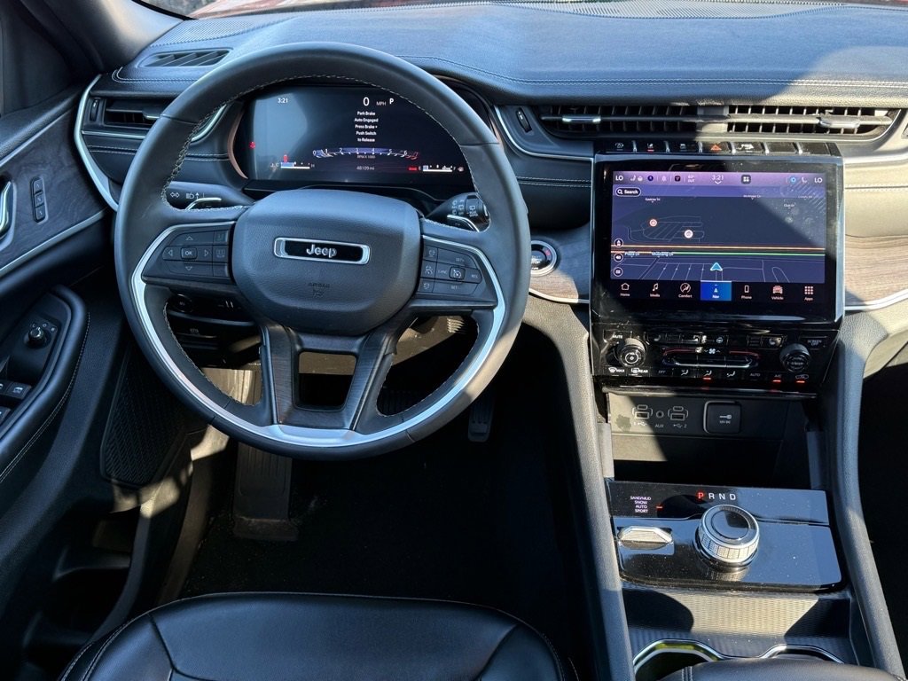 Used 2024 Jeep Grand Cherokee Limited image 11