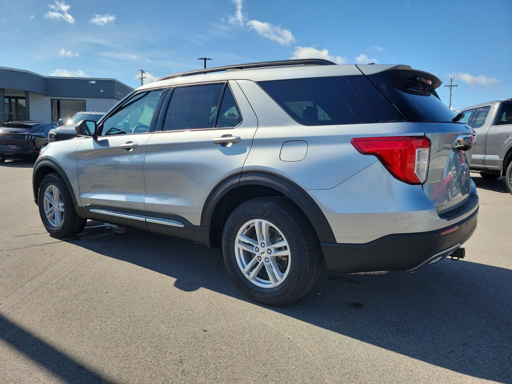 Certified 2024 Ford Explorer XLT w/ Equipment Group 202A AWD/4WD image 3