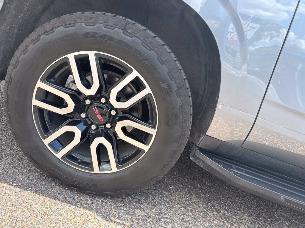 Used 2022 GMC Yukon XL AT4 AWD/4WD image 11