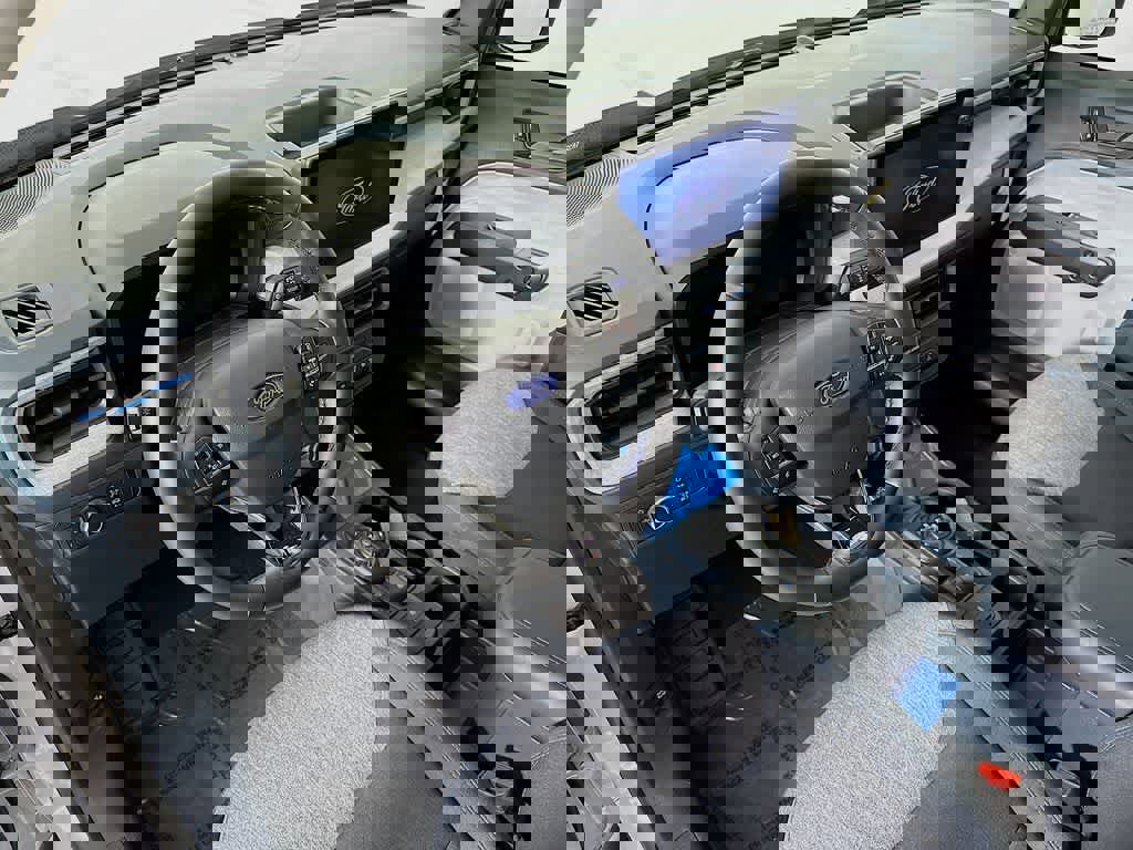 Certified 2025 Ford Maverick XLT w/ XLT Luxury Package image 9