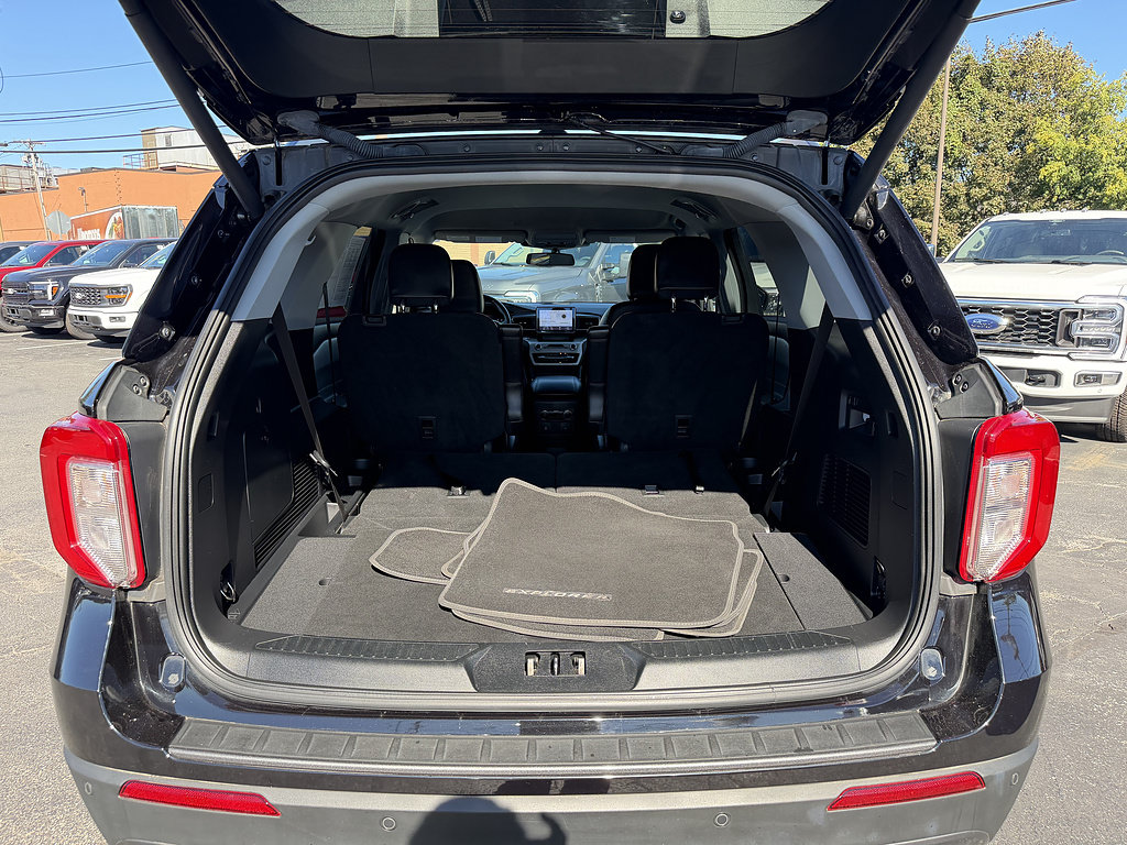 Certified 2022 Ford Explorer XLT w/ Equipment Group 202A AWD/4WD image 6