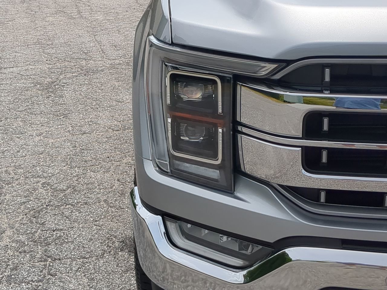 Certified 2023 Ford F150 Lariat w/ Equipment Group 502A High AWD/4WD image 8