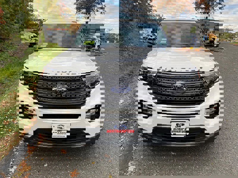 Certified 2022 Ford Explorer XLT w/ Equipment Group 202A image 8