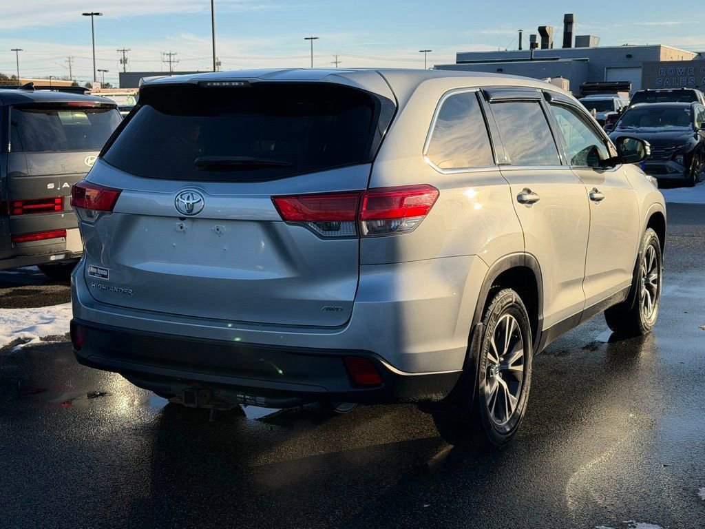 Used 2019 Toyota Highlander LE image 4