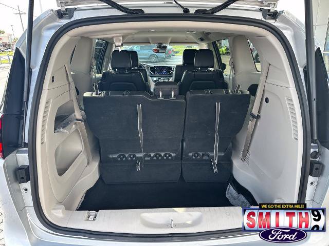 Used 2024 Chrysler Pacifica Touring-L FWD image 35