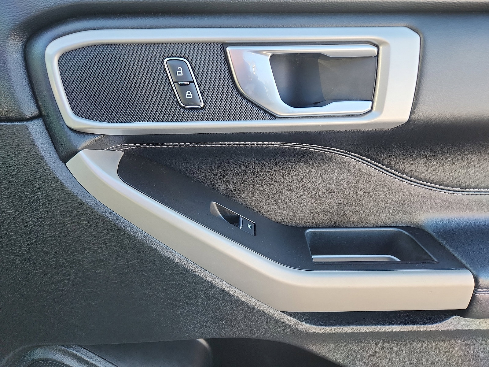 Certified 2022 Ford Explorer XLT w/ Equipment Group 202A image 36