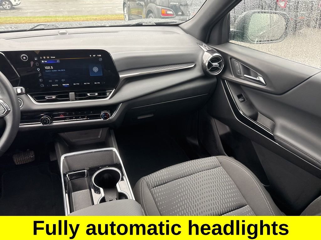 Used 2025 Chevrolet Equinox LT w/ Midnight Edition image 13