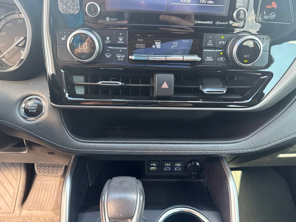 Used 2022 Toyota Highlander XLE FWD image 26