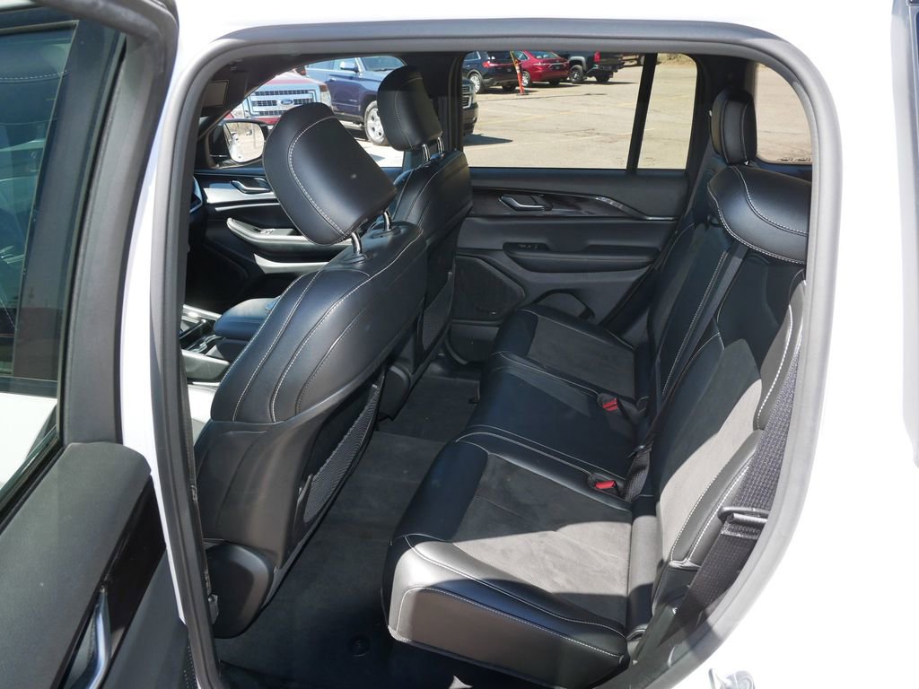 Used 2023 Jeep Grand Cherokee Altitude image 10