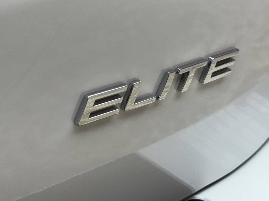 Used 2023 Honda Odyssey Elite image 5