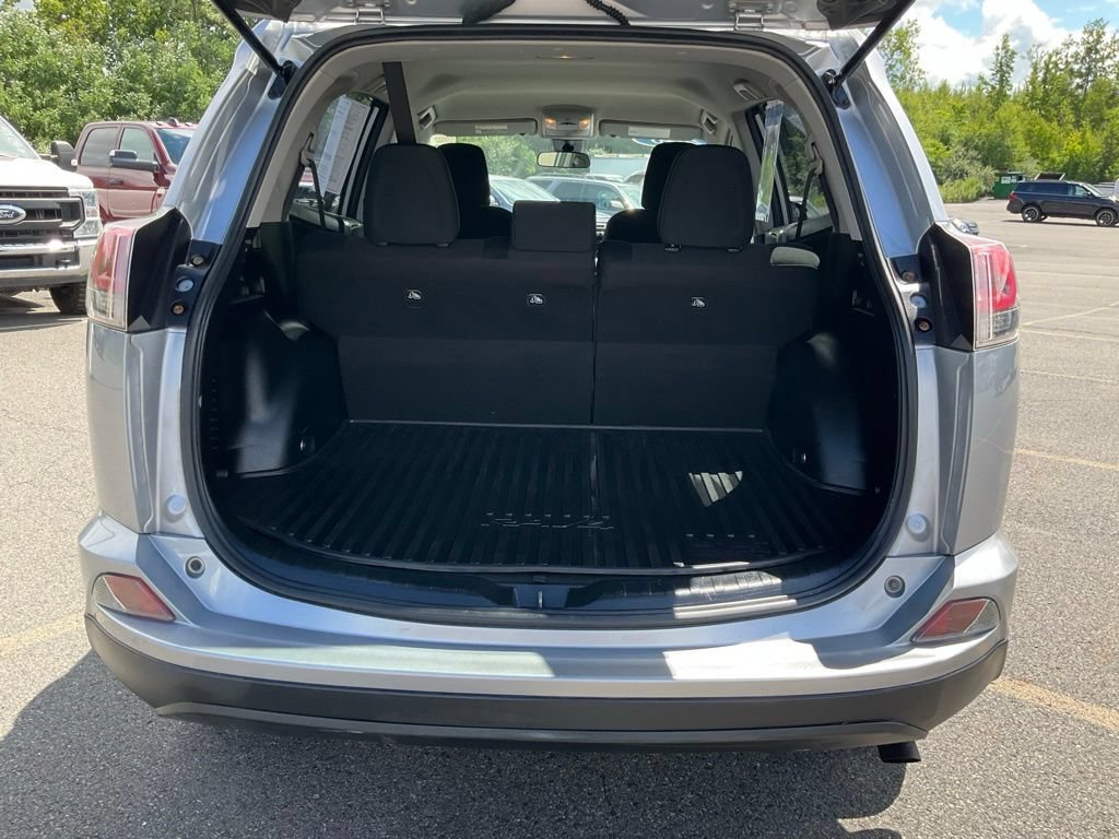 Used 2018 Toyota RAV4 LE w/ All Weather Liner Package AWD/4WD image 20