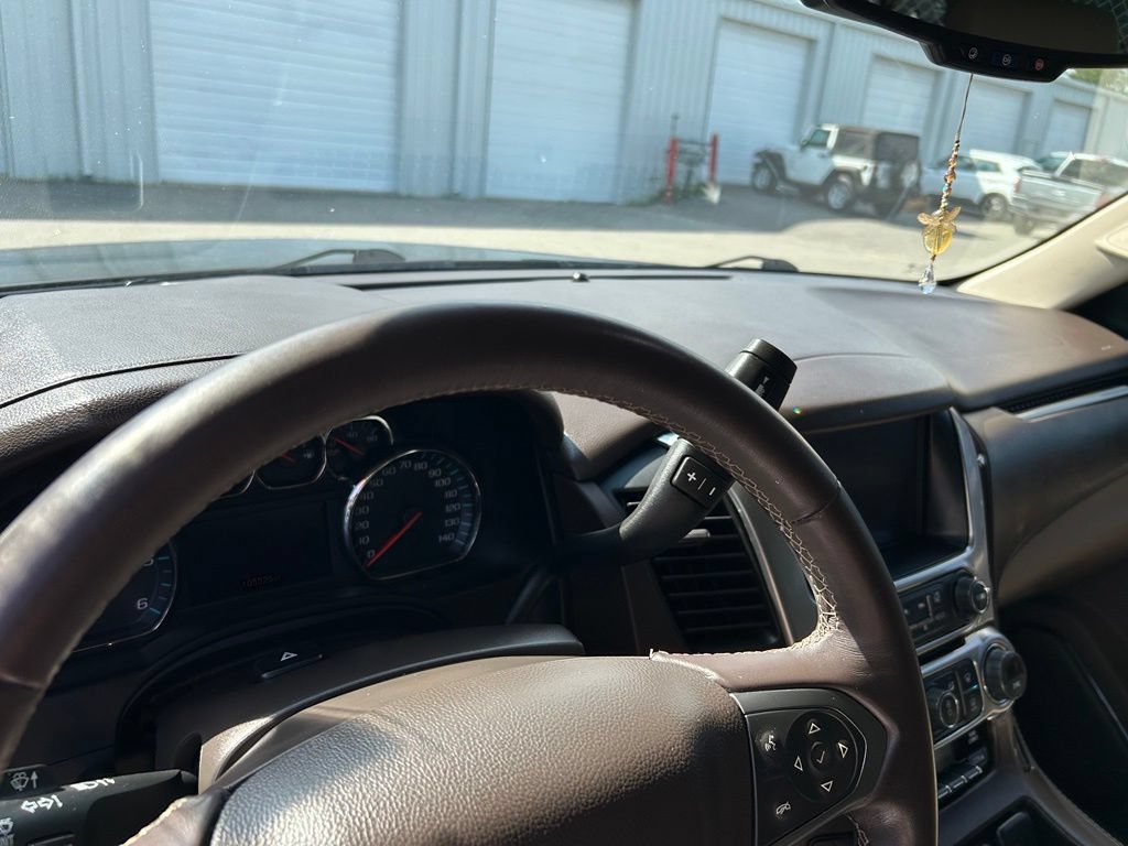Used 2017 Chevrolet Suburban LT RWD image 12