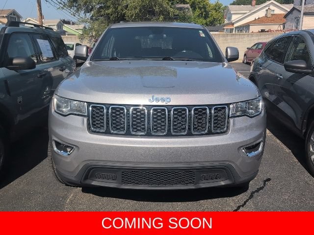 Used 2019 Jeep Grand Cherokee Laredo AWD/4WD image 2