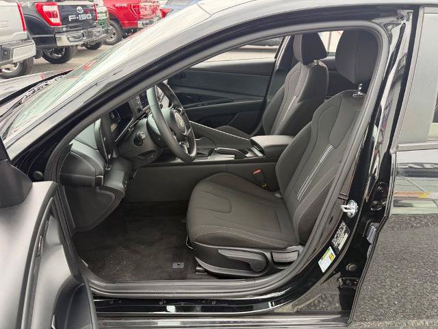 Used 2025 Hyundai Elantra Sport FWD image 11