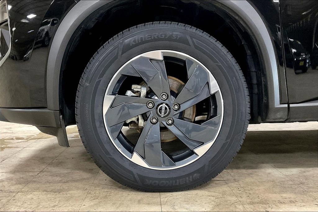 Used 2024 Nissan Rogue SV image 11