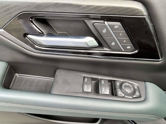 Used 2025 GMC Yukon AT4 w/ AT4 Premium Package AWD/4WD image 19