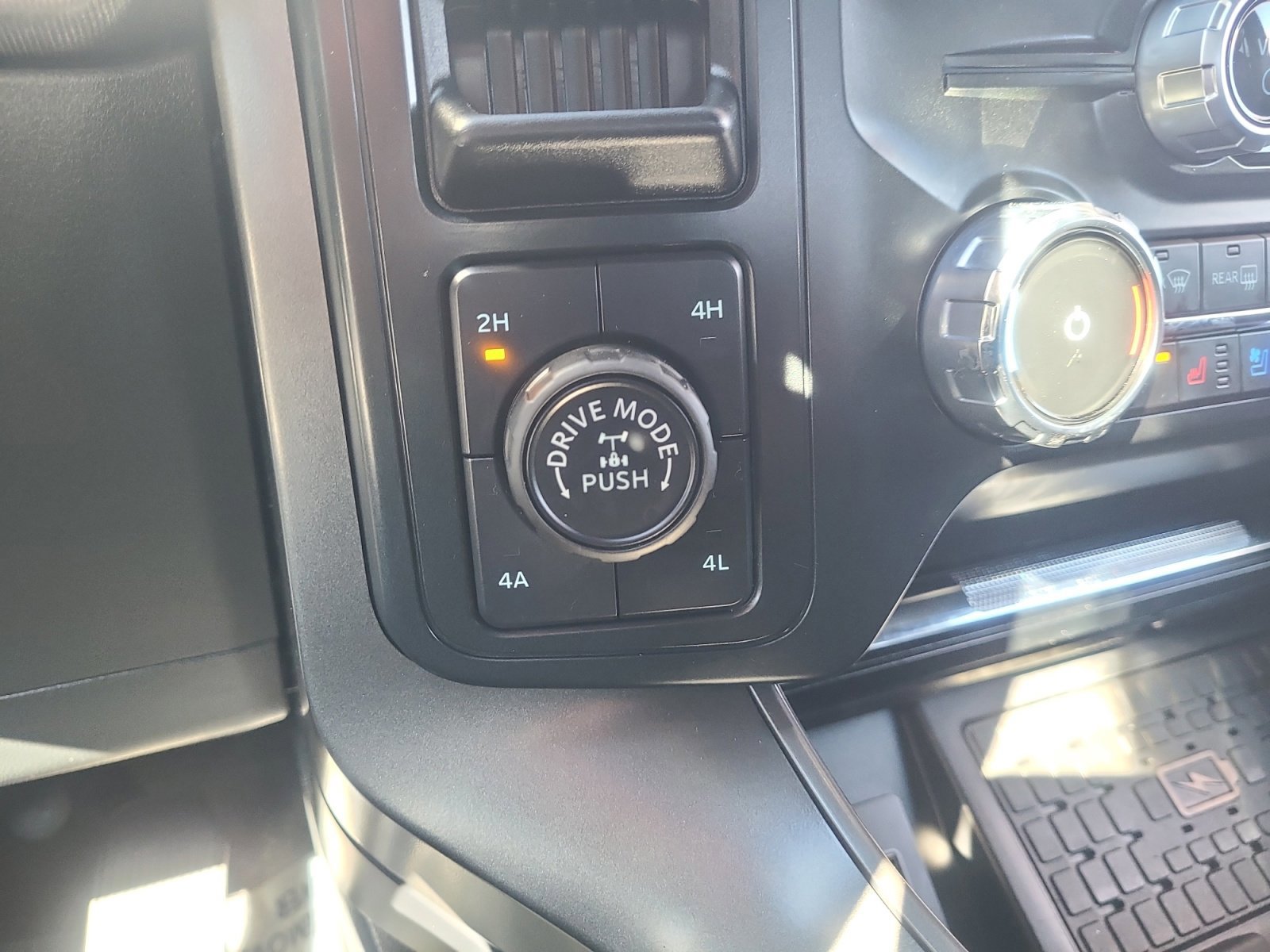 Certified 2025 Ford F150 Lariat w/ Equipment Group 502A High image 34