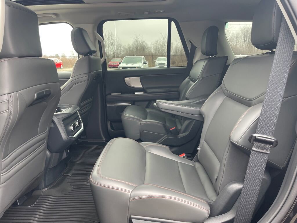 Certified 2025 Ford Expedition Active image 24