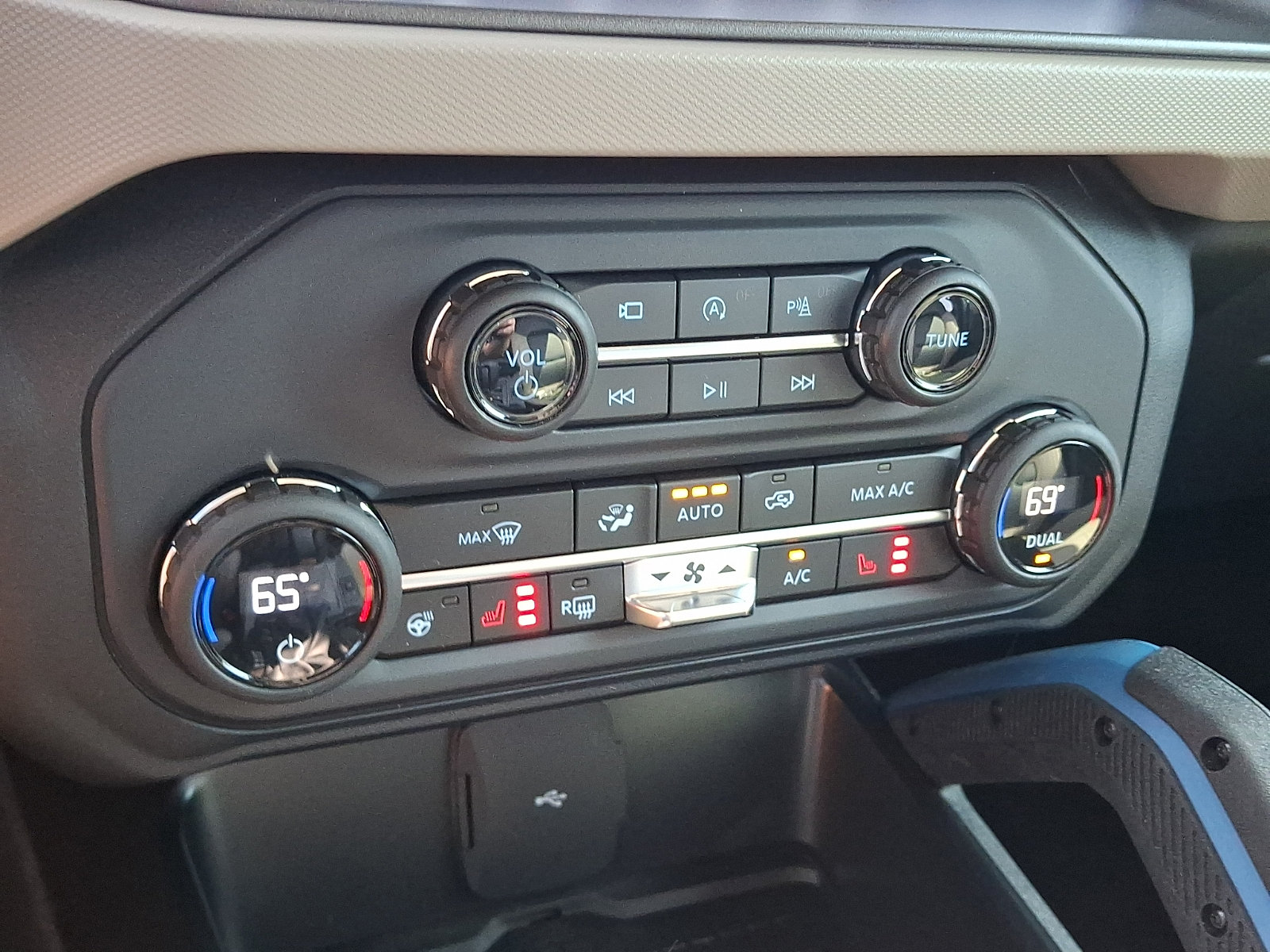 Certified 2024 Ford Bronco Wildtrak AWD/4WD image 18