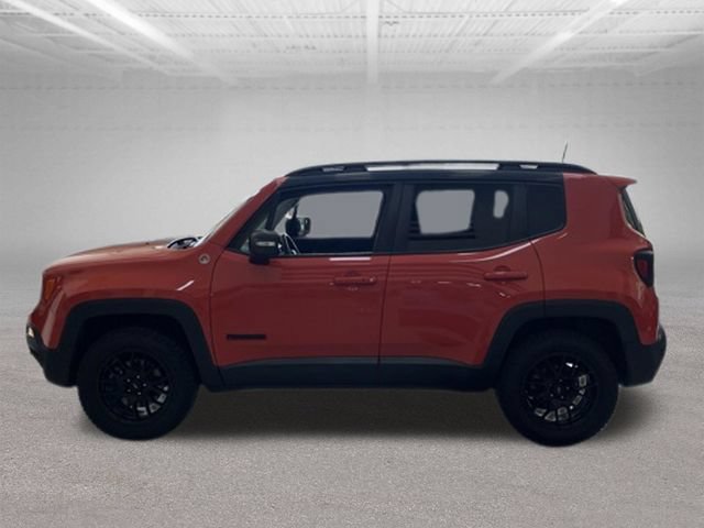 Used 2018 Jeep Renegade Trailhawk w/ UConnect 8.4 Nav Group AWD/4WD image 4