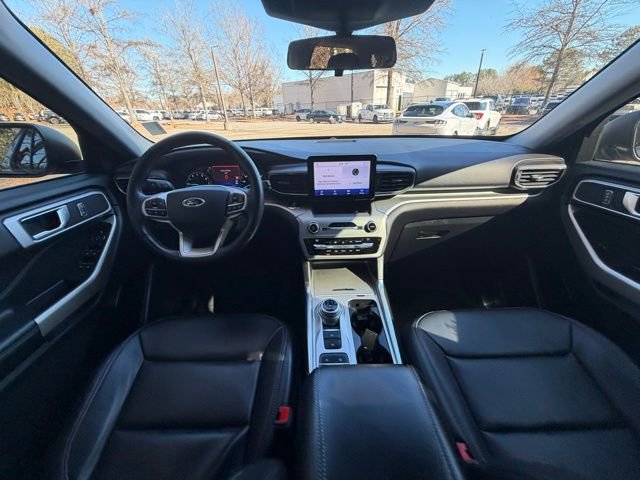 Certified 2021 Ford Explorer XLT w/ Equipment Group 202A image 6