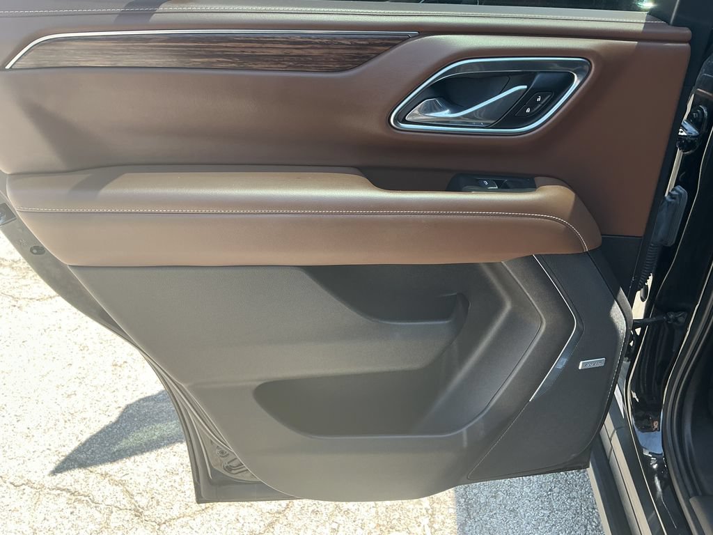 Used 2021 Chevrolet Tahoe High Country RWD image 11