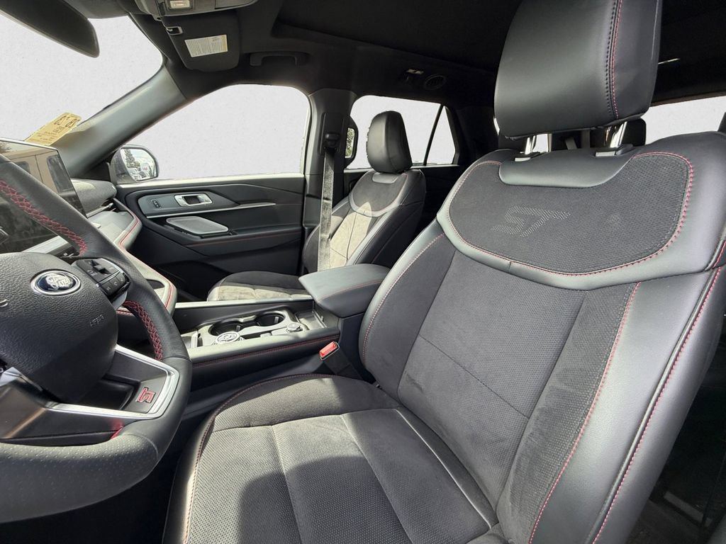 Certified 2025 Ford Explorer ST AWD/4WD image 6