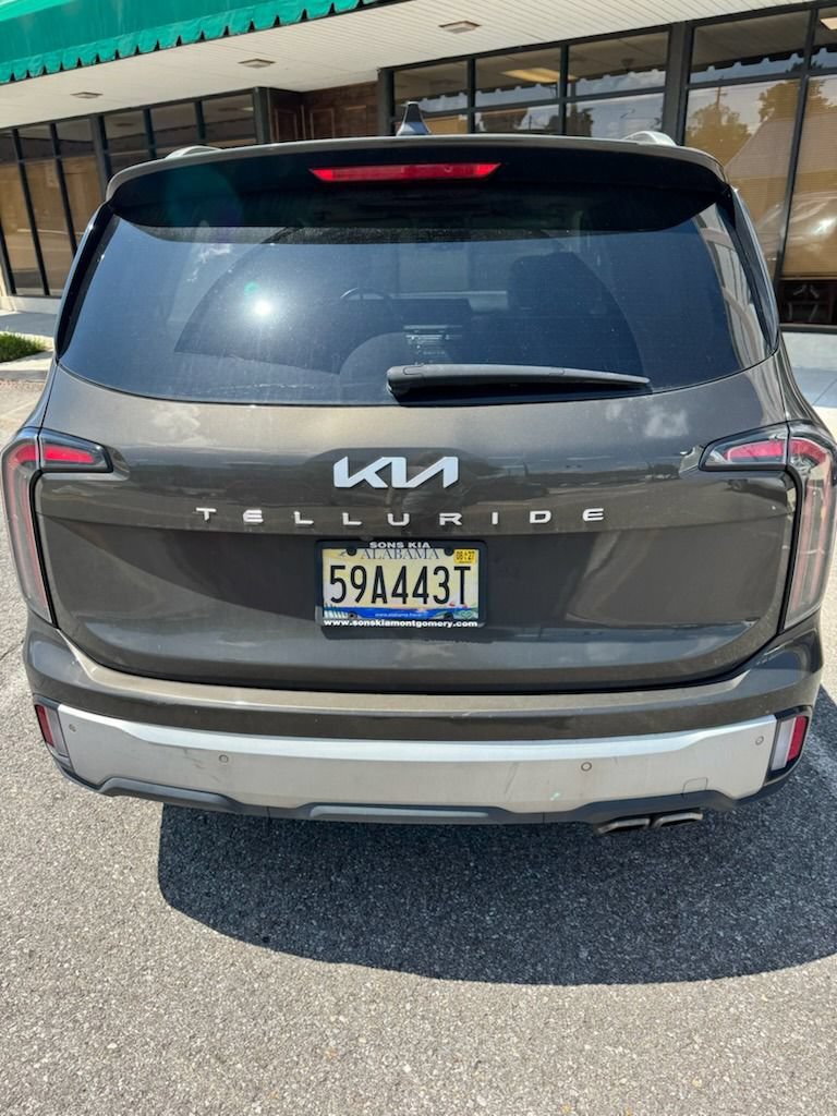 Used 2023 Kia Telluride EX w/ EX Captain's Chair Package FWD image 6