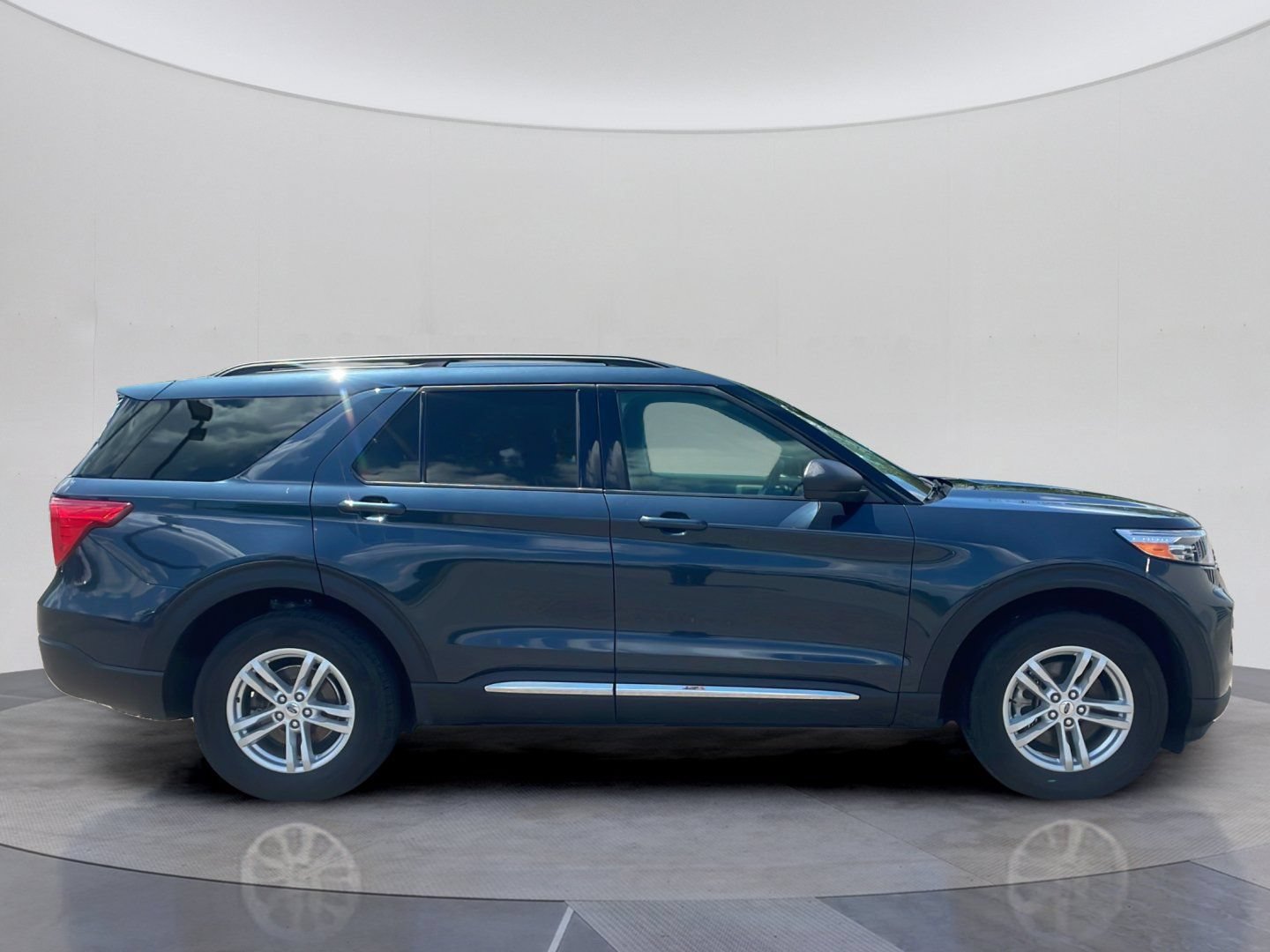 Certified 2024 Ford Explorer XLT AWD/4WD image 6