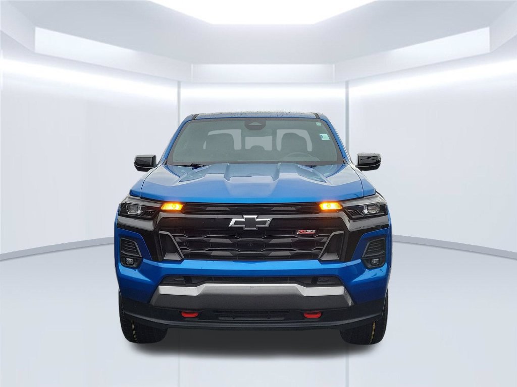 Used 2023 Chevrolet Colorado Z71 w/ Z71 Convenience Package 2 AWD/4WD image 2