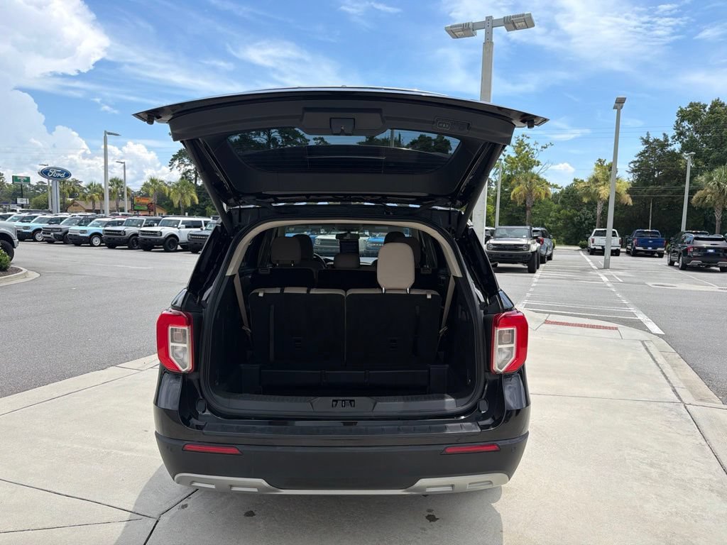 Certified 2023 Ford Explorer XLT w/ Equipment Group 202A RWD image 9