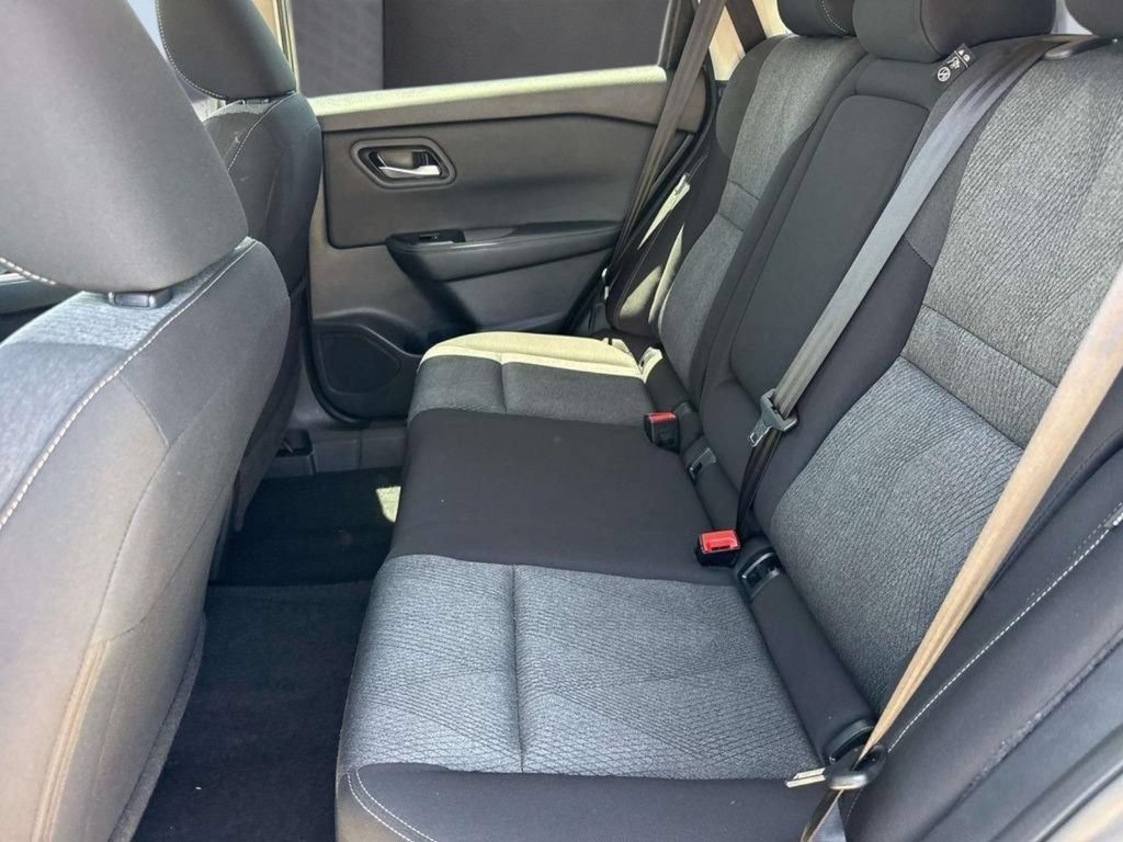 Used 2024 Nissan Rogue SV AWD/4WD image 9