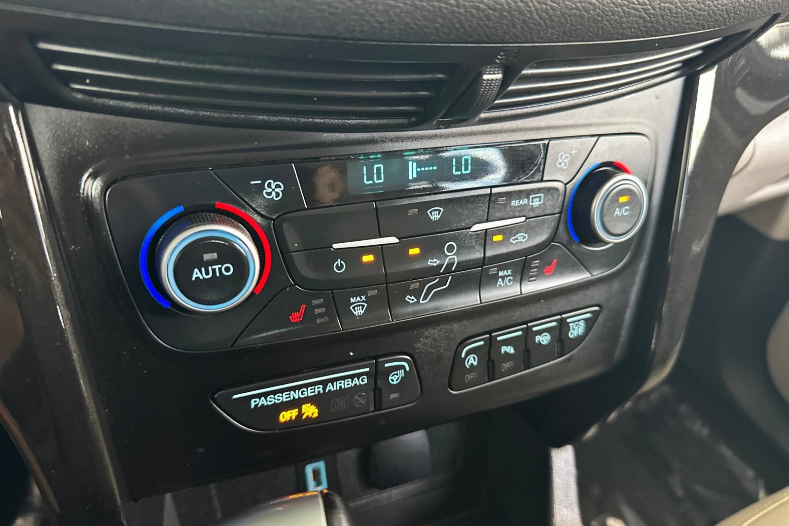 Certified 2018 Ford Escape Titanium FWD image 28