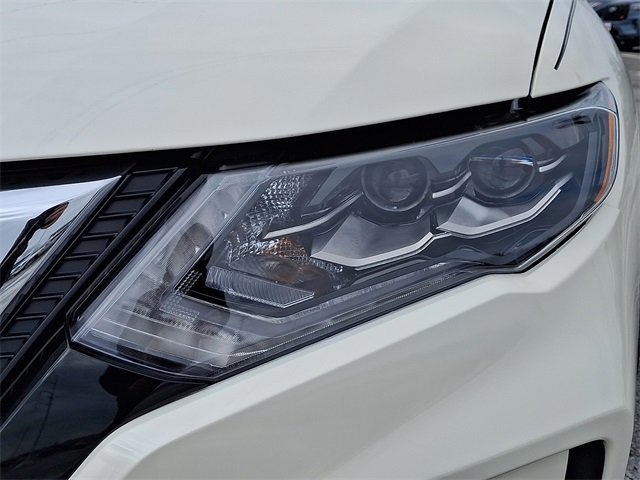 Used 2017 Nissan Rogue SL w/ SL Premium Package image 8