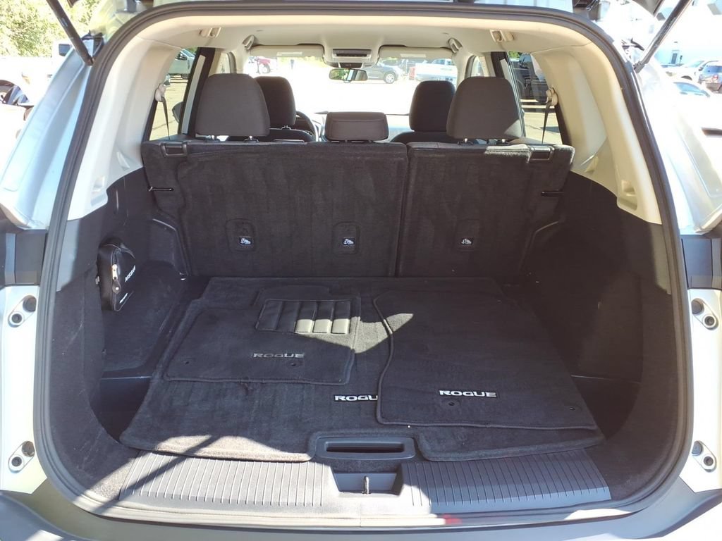 Used 2023 Nissan Rogue SV AWD/4WD image 12