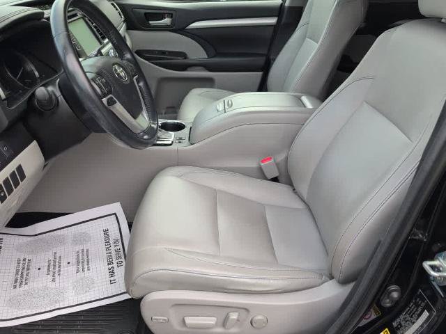 Used 2018 Toyota Highlander XLE AWD/4WD image 17