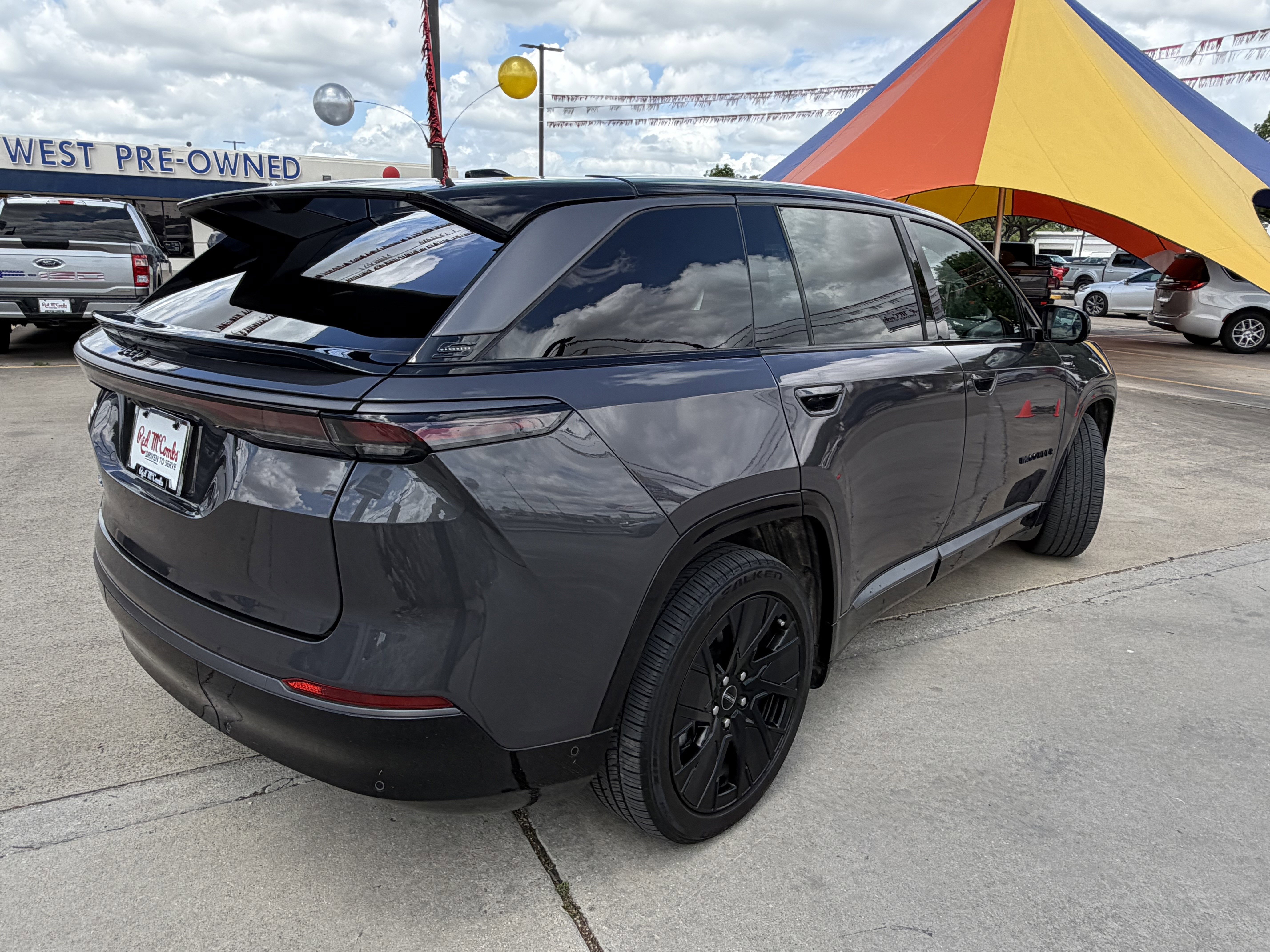 Used 2024 Jeep Wagoneer Launch Edition image 8