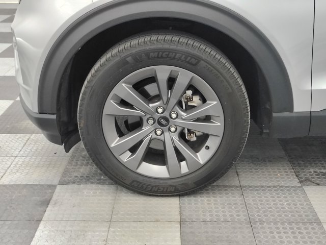 Certified 2024 Ford Explorer XLT w/ Equipment Group 202A AWD/4WD image 9