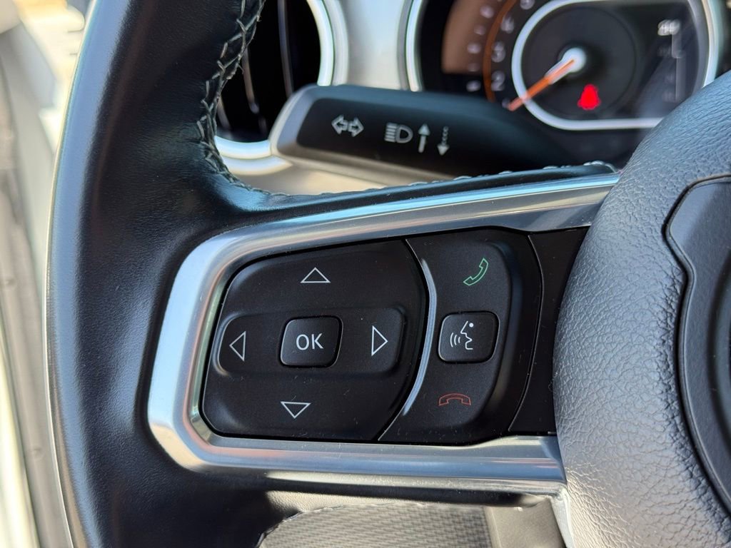 Used 2022 Jeep Wrangler Unlimited Sahara AWD/4WD image 16