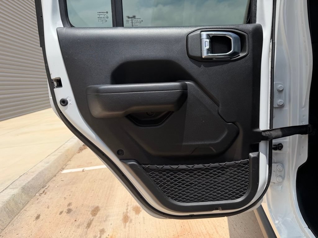 Used 2022 Jeep Wrangler Unlimited Rubicon 4xe w/ Cold Weather Group AWD/4WD image 18