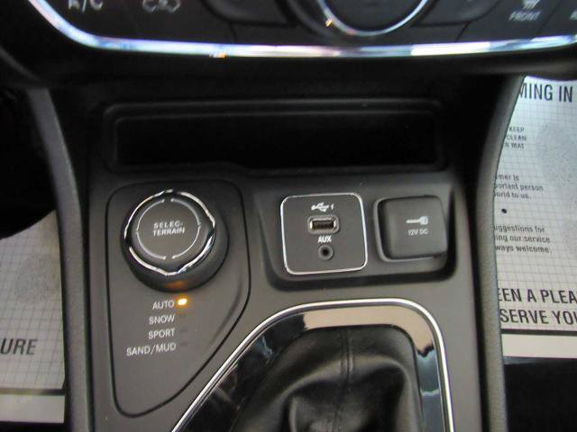 Used 2020 Jeep Cherokee Limited w/ Technology Group AWD/4WD image 30