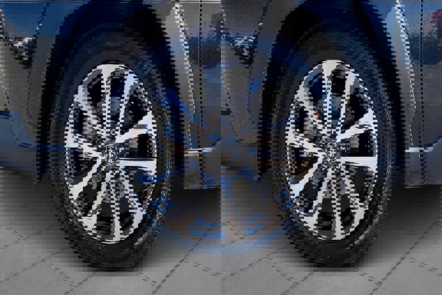 Used 2022 Toyota Corolla Cross XLE image 10