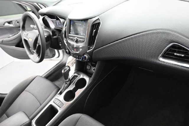 Used 2019 Chevrolet Cruze LT w/ Convenience Package FWD image 28