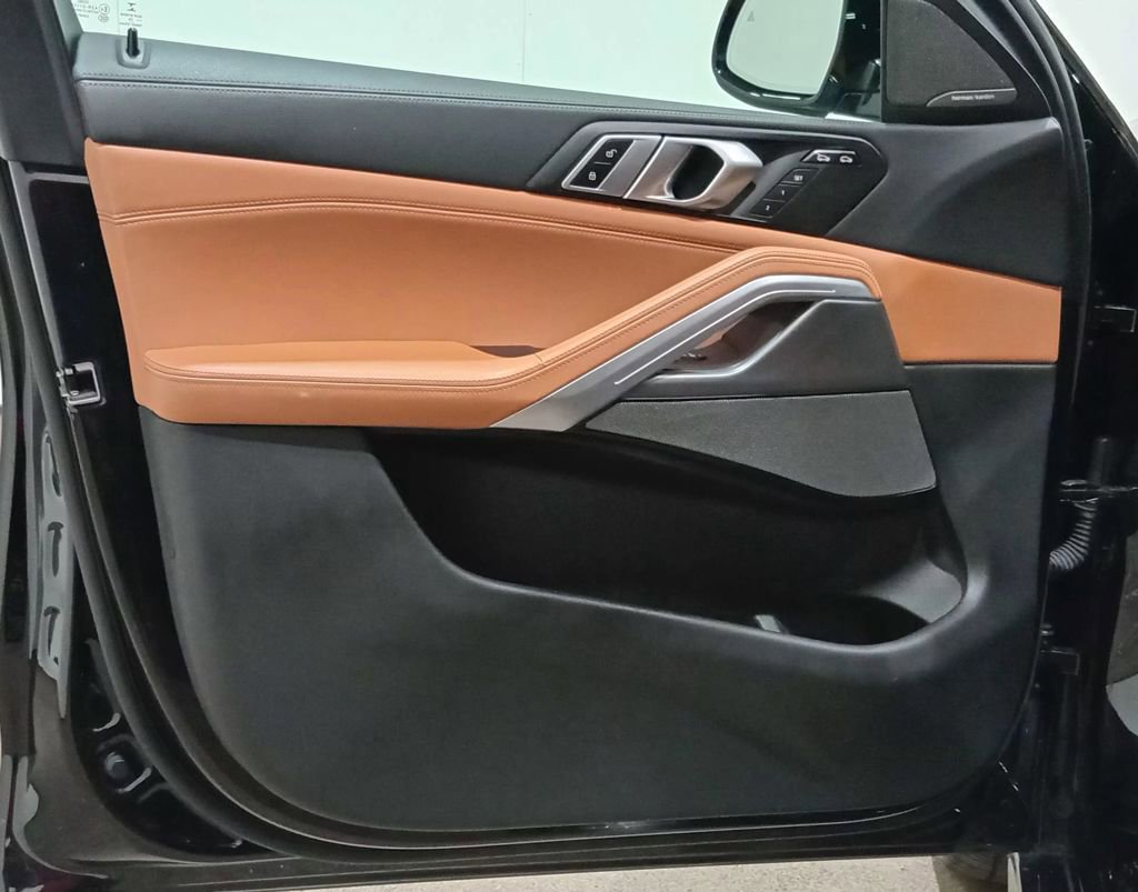 Used 2023 BMW X6 xDrive40i w/ M Sport Package image 28