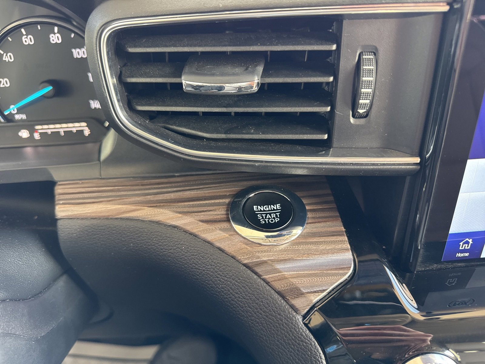 Certified 2022 Ford Explorer Limited w/ Limited Technology Package image 34