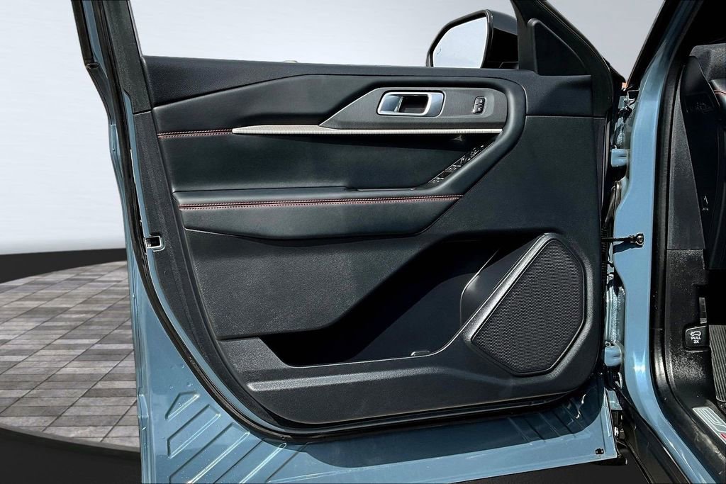 Certified 2025 Ford Explorer ST-Line image 19