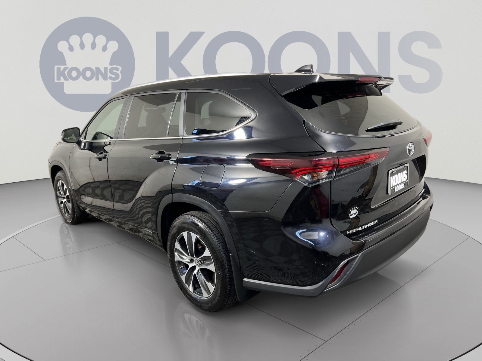 Used 2024 Toyota Highlander XLE AWD/4WD image 8
